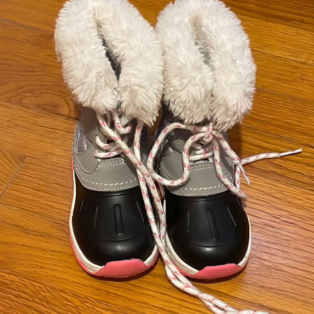 Carters Girls toddler size 7 snow boots